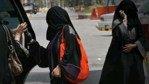 اليمن: وفاة فتاة عشرينية بعد أن ألقت بنفسها من باص للنقل العام في صنعاء