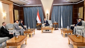 الرياض: الرئيس العليمي يناقش مع السفير الاميركي جهود احياء عملية السلام ودعم الاصلاحات الحكومية الشاملة