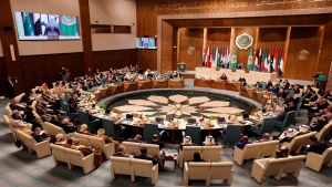 القاهرة: الوزراء العرب يحثون إسرائيل على استئناف المحادثات بشأن حل الدولتين