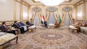 الرياض: وزير الدفاع السعودي يعقد مباحثات مع الرئيس العليمي واعضاء المجلس الرئاسي حول مسار السلام في اليمن