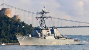 واشنطن: مسؤولون أمريكيون يقولون إن سفينة حربية تابعة للبحرية الأمريكية اعترضت صواريخ بالقرب من اليمن