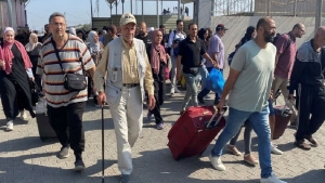 القاهرة: مصر تعلن مغادرة 329 أجنبياً و17 مريضاً من غزة عبر معبر رفح