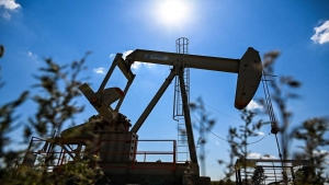 اقتصاد: النفط يتراجع لأدنى مستوى في أكثر من 3 أشهر