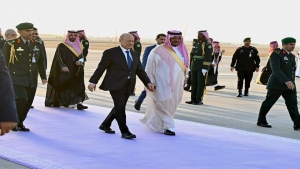 الرياض: الرئيس العليمي يبدي ثقة كبيرة بخروج قمتي الرياض العربية والاسلامية بمقررات مهمة لمصلحة القضية الفلسطينية