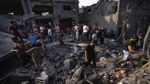 طوفان الأقصى: عشرات القتلى والجرحى في غارات إسرائيلية عنيفة على قطاع غزة