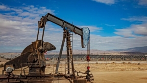 اقتصاد: النفط يغلق مرتفعاً بأكثر من 4% لكنه يسجل رابع خسائره الأسبوعية على التوالي‏