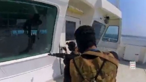 نيويورك: وكالة انباء عالمية تلمح لتلقي الحوثي دعم استخباراتي ايراني للاستيلاء على السفينة "جالاكسي ليدر"