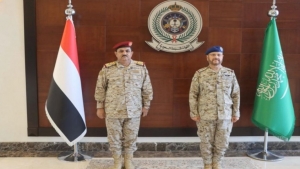 اليمن: وزير الدفاع يجتمع مع رئيس اركان الجيش السعودي على وقع تصعيد عسكري حوثي لافت