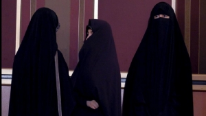 طهران: السلطات الإيرانية تقيل مسؤولاً بسبب انتهاك "قانون الحجاب"