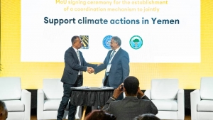 دبي: الحكومة اليمنية توقع مذكرة تفاهم مع مجموعة هائل سعيد لاحتواء آثار التغير المناخي