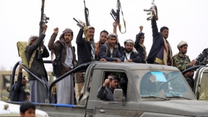 ذا هيل: الولايات المتحدة تفرض عقوبات على شبكة إقراض الأموال للمتمردين الحوثيين في اليمن، وتتطلع إلى تعزيز الحماية البحرية