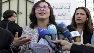 تونس: محكمة عسكرية تونسية تقضي بسجن المعارضة شيماء عيسى عاما مع وقف التنفيذ