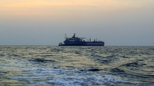 لندن: هجوم يلحق أضرارا بسفينة حاويات ترفع علم ليبيريا في البحر الأحمر