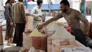 اقتصاد: تجار اليمن قلقون من ارتدادات استهداف السفن في البحر الأحمر... وارتباك للملاحة الدولية