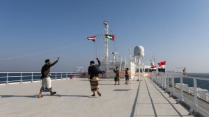 اطار: شركات شحن تتجنب المرور في البحر الأحمر مع تزايد هجمات الحوثيين