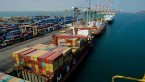 اليمن: الحكومة تباشر الأسبوع القادم إصدار تصاريح دخول السفن التجارية إلى ميناء عدن