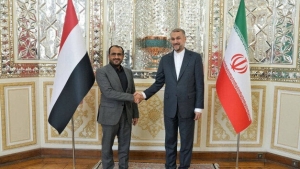 طهران: وزير الخارجية الإيراني يستقبل كبير المفاوضيين الحوثيين ويشيد بمواقف الجماعة في الدفاع عن فلسطين