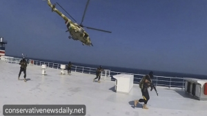 اليمن: الحوثيون يشنون الهجوم الـ25 على سفينة تجارية في البحر الأحمر رغم التحذير العالمي