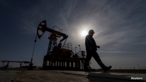 اقتصاد: النفط يتراجع مع زيادة إمدادات أوبك وتخفيضات أسعار الخام السعودي
