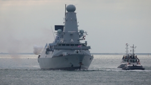 لندن: تعرض سفينة حربية بريطانية لهجوم في البحر الأحمر