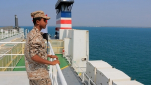تقرير: خيارات الغرب لصدّ هجمات الحوثيين في البحر الأحمر محدودة وفق خبراء