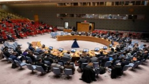 نيويورك: مجلس الأمن يعتمد قرارا يدين هجمات الحوثيين على السفن في البحر الأحمر