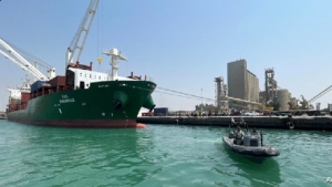 تقرير: النقل البحري في البحر الأحمر بصدد الانهيار بسبب هجمات الحوثيين