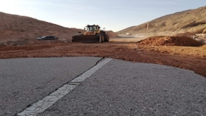 اليمن: استكمال المرحلة الأولى من إصلاح الطرق المتضررة جراء إعصار "تيج" في المهرة