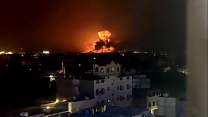 اليمن: قيادي حوثي يقول ان الضربات الأمريكية البريطانية "همجية إرهابية"