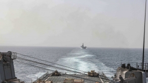 لندن: هيئة بحرية تتلقى تقارير عن اقتراب زوارق من سفينة تجارية قرب عدن باليمن