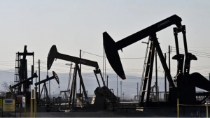 اقتصاد: أسعار النفط ترتفع 1% لكنها تسجل خسائر أسبوعية