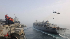واشنطن: البحرية الأمريكية تقول إن عنصريها المفقودين كانا يتابعان شحنة أسلحة إيرانية متجهة لليمن