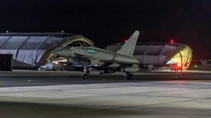 لندن: بريطانيا تعلن مشاركتها بأربع طائرات "تايفون" وتوجيه ضربات بـ"قنابل دقيقة" لموقعين عسكريين قرب مطار صنعاء