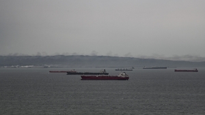 اقتصاد: توترات البحر الأحمر ترفع تكاليف ناقلات النفط