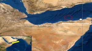 لندن: البحرية البريطانية تعلن عن حادثة اعتراض مسلحين لسفينة تجارية قرب السواحل الصومالية