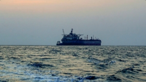 اقتصاد: النفط يقفز 1% بعد هجوم الحوثيين على ناقلة وقود في البحر الأحمر