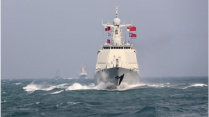 بكين: البحرية الصينية ترافق سفن الشحن في البحر الأحمر