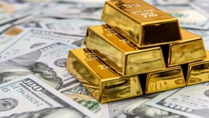 اقتصاد: الذهب يتراجع مع تحول التركيز للمركزي الأمريكي