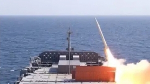 طهران: مناورة إيرانية في خليج عمان وإطلاق صواريخ بعيدة المدى لأول مرة