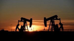 اقتصاد: انخفاض أسعار النفط بعد زيادة مخزونات النفط الأميركية بأكثر من 12 مليون برميل