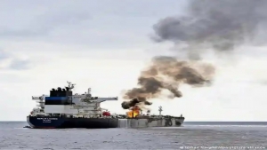 الجيش الأمريكي: الحوثيون يستهدفون سفينة "العهد" في خليج عدن