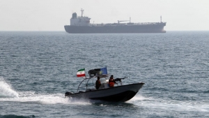 طهران: بحرية الحرس الثوري تحتجز سفينة وقود جديدة في الخليج العربي