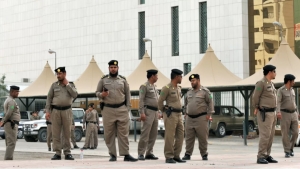 الرياض: الأمن السعودي يعتقل 5 مواطنين و3 مقيمين من اليمن وبنغلاديش بحوادث متفرقة