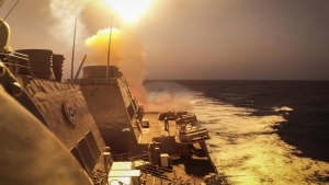 واشنطن: مخاطر أول هجوم حوثي مميت على السفن قد تتجاوز البحر لتهدد الشرق الأوسط