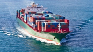 اقتصاد: توترات البحر الأحمر.. فرصة ذهبية لشركات الشحن البحري لزيادة أرباحها