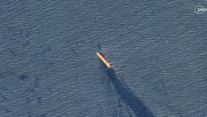 لندن: استهداف سفينة تجارية بصاروخ غربي الحديدة اليمنية
