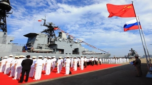 اليمن: الحوثيون يمنحون الضوء الأخضر للسفن الصينية والروسية إلى إسرائيل بينما تعزز موسكو العلاقات العسكرية