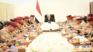 اليمن: الرئيس العليمي يؤكد المضي في برنامج توحيد التشكيلات والفصائل العسكرية والأمنية تحت قيادة موحدة