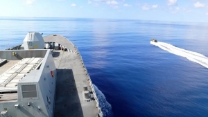تقرير: على متن السفينة "إتش إم إس دايموند" وهي تواجه هجمات الحوثيين