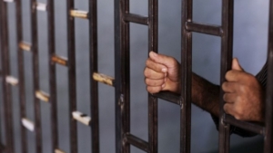 اليمن: الحكومة المعترف بها تفرج عن نحو 800 سجيناً مُعسراً في شهر رمضان
